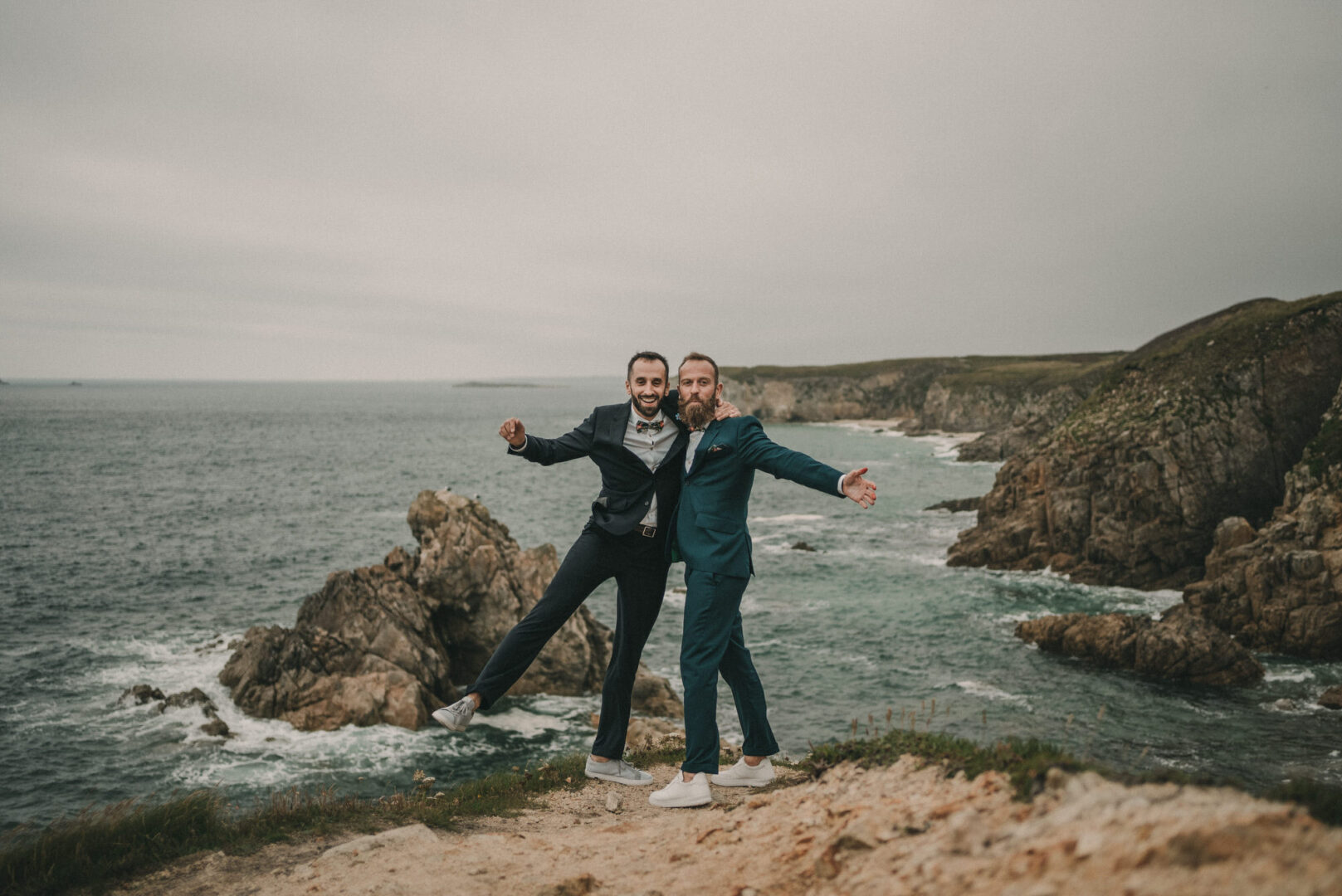 Photo de mariage de Jean-Marie & Guillaume à la mairie de Brest et à la Colonie de Trezien à Plouarzel en Bretagne par Antoine Borzeix-944