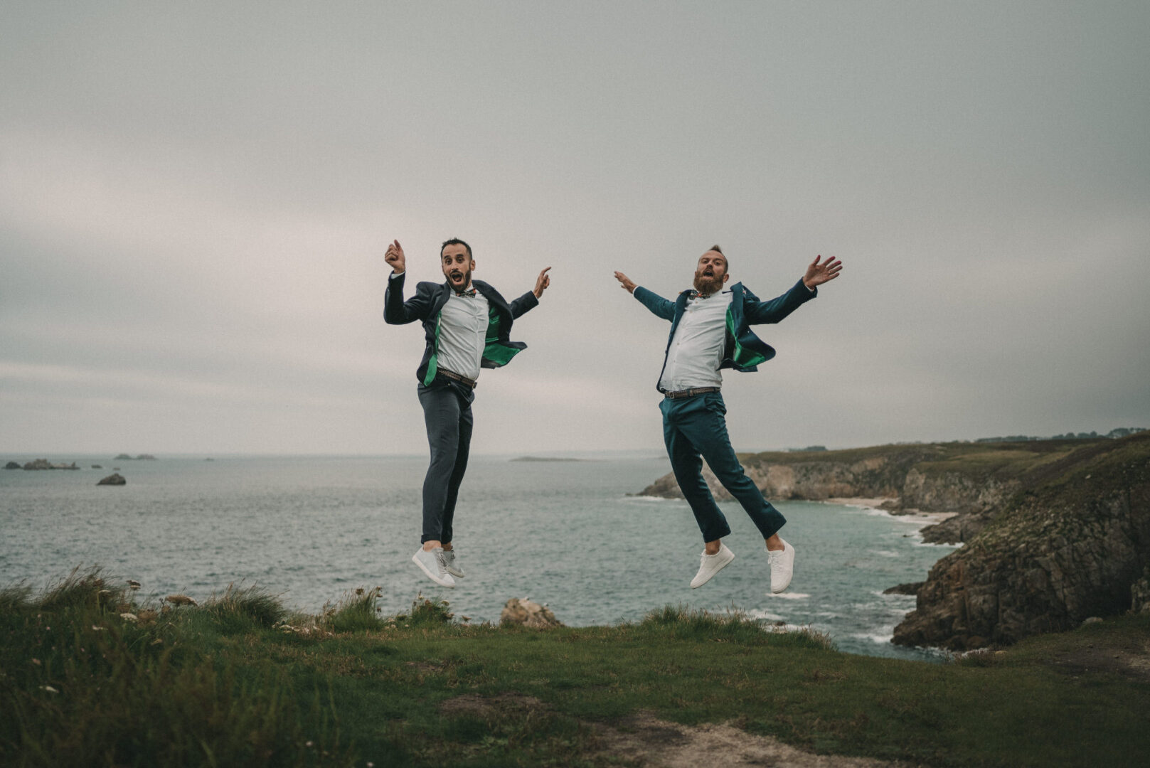 Photo de mariage de Jean-Marie & Guillaume à la mairie de Brest et à la Colonie de Trezien à Plouarzel en Bretagne par Antoine Borzeix-967