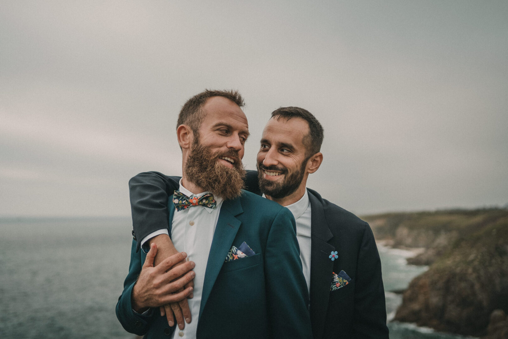 Photo de mariage de Jean-Marie & Guillaume à la mairie de Brest et à la Colonie de Trezien à Plouarzel en Bretagne par Antoine Borzeix-973
