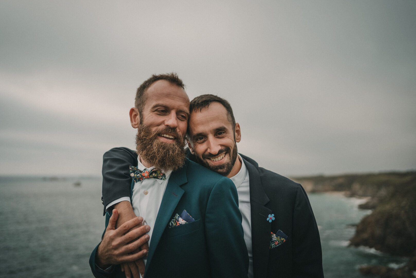 Photo de mariage de Jean-Marie & Guillaume à la mairie de Brest et à la Colonie de Trezien à Plouarzel en Bretagne par Antoine Borzeix-975