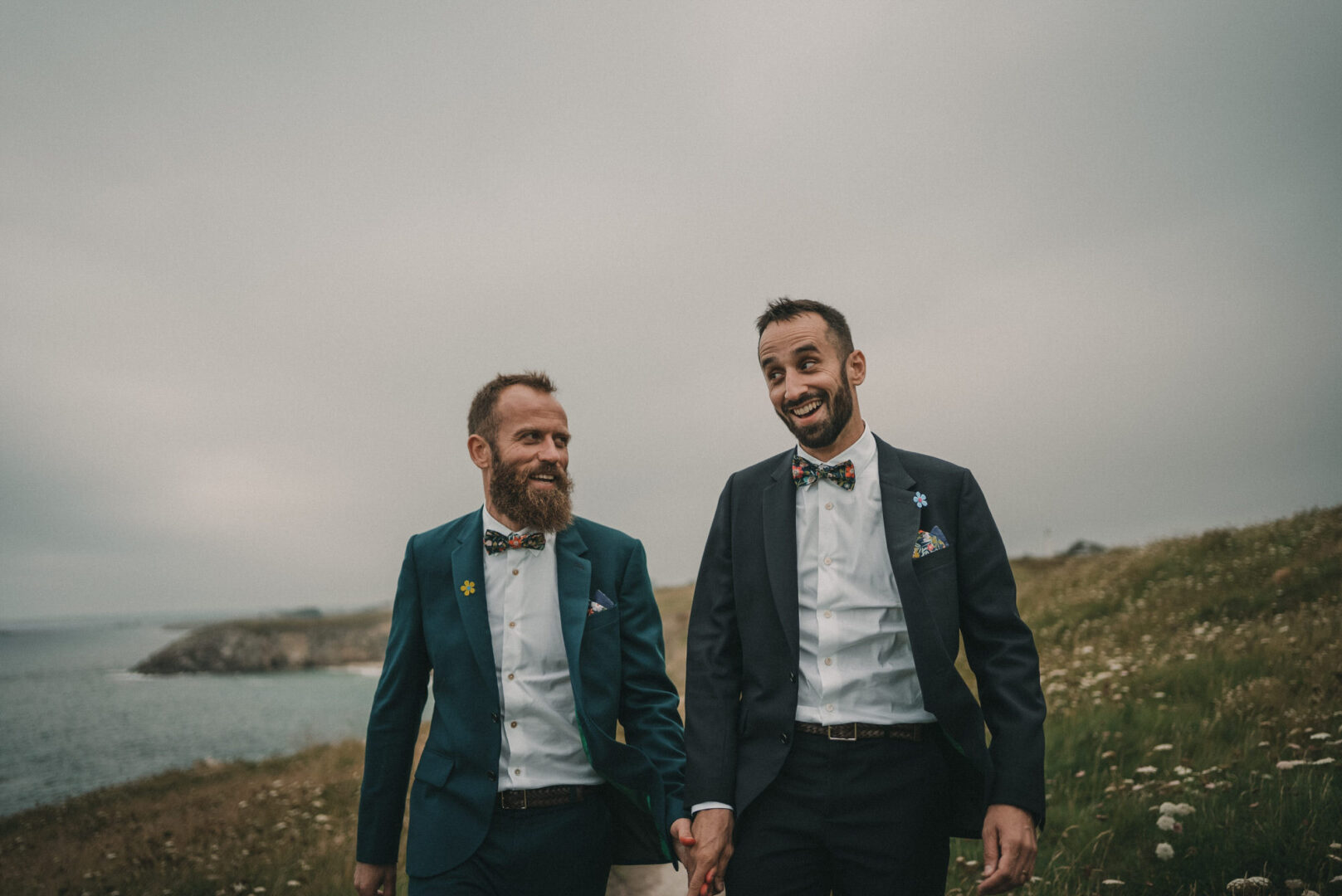 Photo de mariage de Jean-Marie & Guillaume à la mairie de Brest et à la Colonie de Trezien à Plouarzel en Bretagne par Antoine Borzeix-985