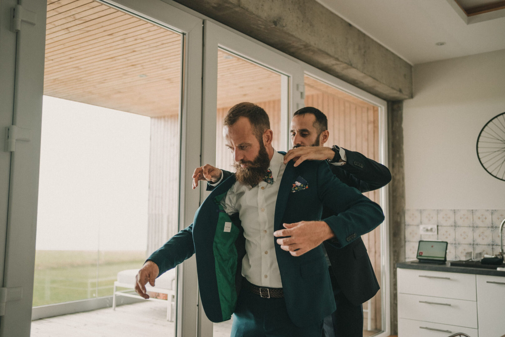 Photo de mariage de Jean-Marie & Guillaume à la mairie de Brest et à la Colonie de Trezien à Plouarzel en Bretagne par Antoine Borzeix-99