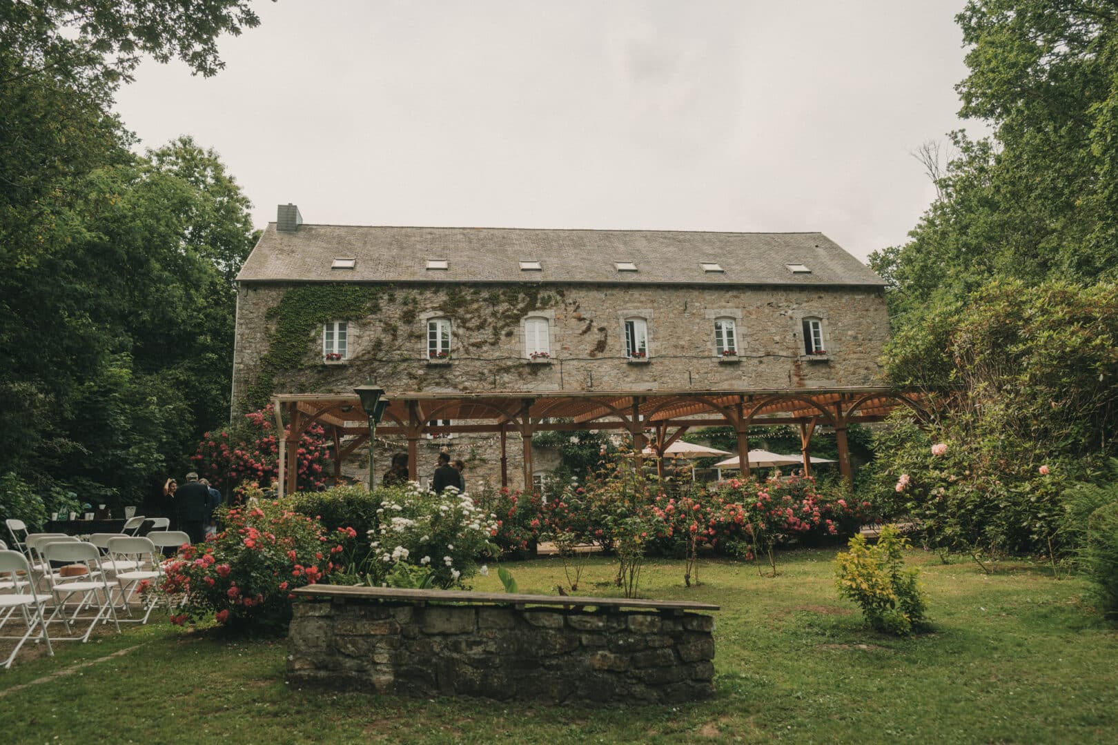Photo de mariage de L&PA au Moulin de Traon Lez à Bohars par Antoine Borzeix 250