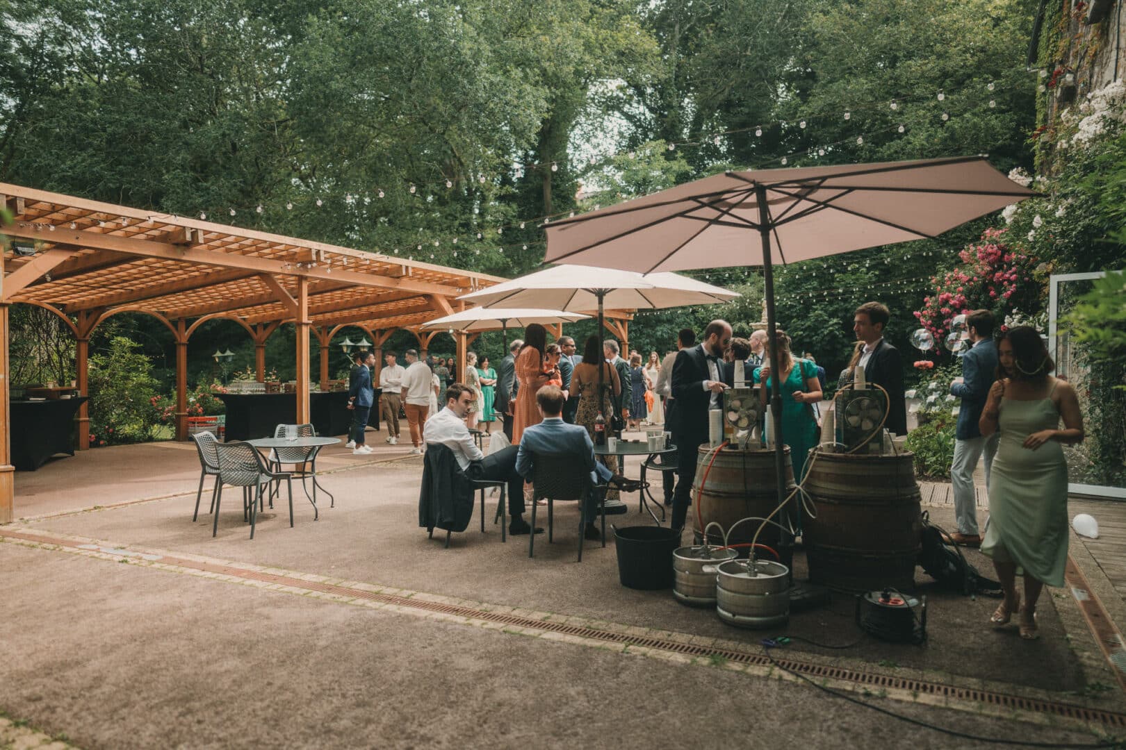 Photo de mariage de L&PA au Moulin de Traon Lez à Bohars par Antoine Borzeix 258