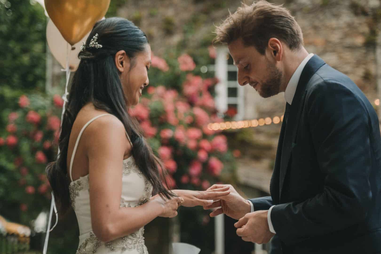 Photo de mariage de L&PA au Moulin de Traon Lez à Bohars par Antoine Borzeix 401