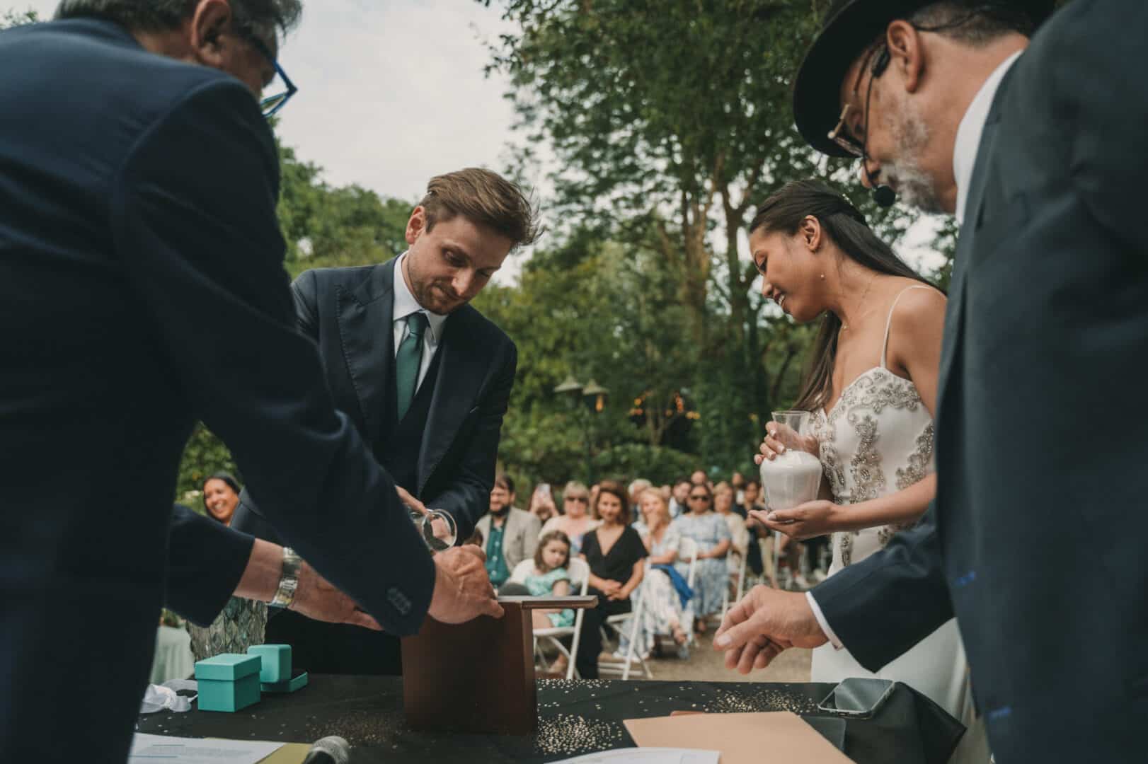 Photo de mariage de L&PA au Moulin de Traon Lez à Bohars par Antoine Borzeix 416