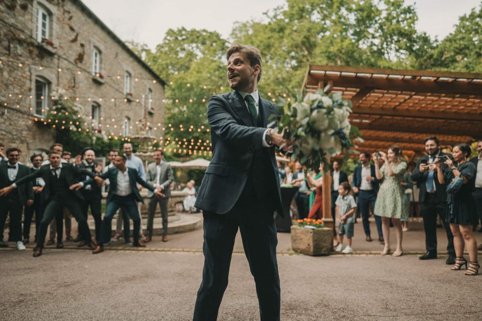 Photo de mariage de L&PA au Moulin de Traon Lez à Bohars par Antoine Borzeix 803