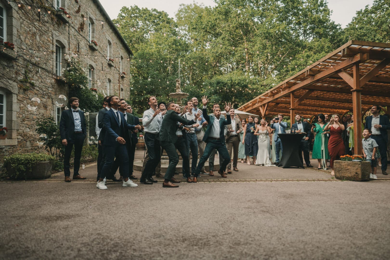 Photo de mariage de L&PA au Moulin de Traon Lez à Bohars par Antoine Borzeix 805