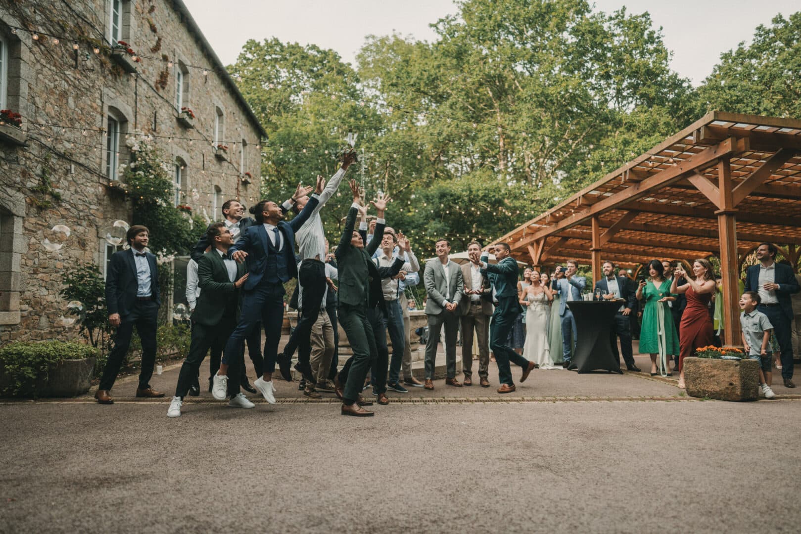 Photo de mariage de L&PA au Moulin de Traon Lez à Bohars par Antoine Borzeix 807