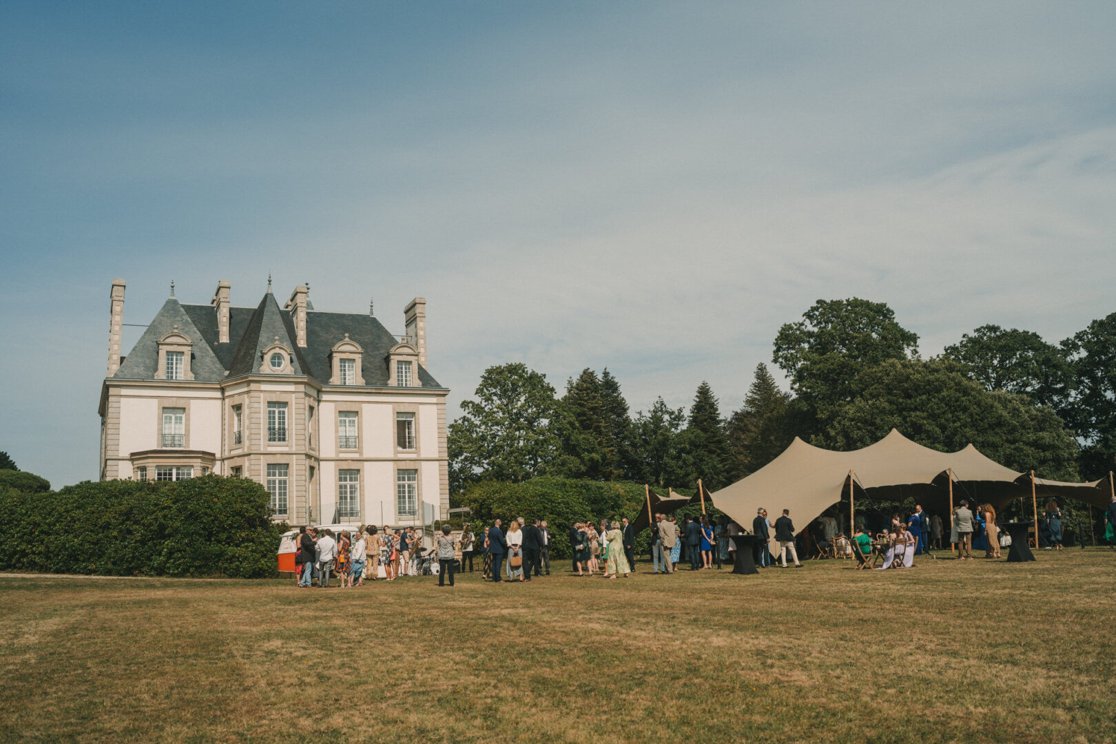 Photo de mariage de M&M au Château Les Garennes à Clohars-Fouesnant Bénodet par Antoine Borzeix 1008