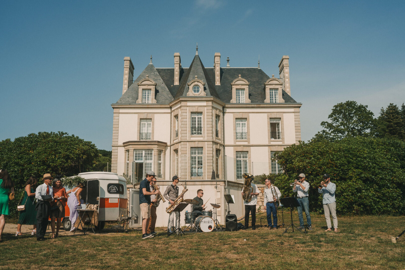 Photo de mariage de M&M au Château Les Garennes à Clohars-Fouesnant Bénodet par Antoine Borzeix 1086