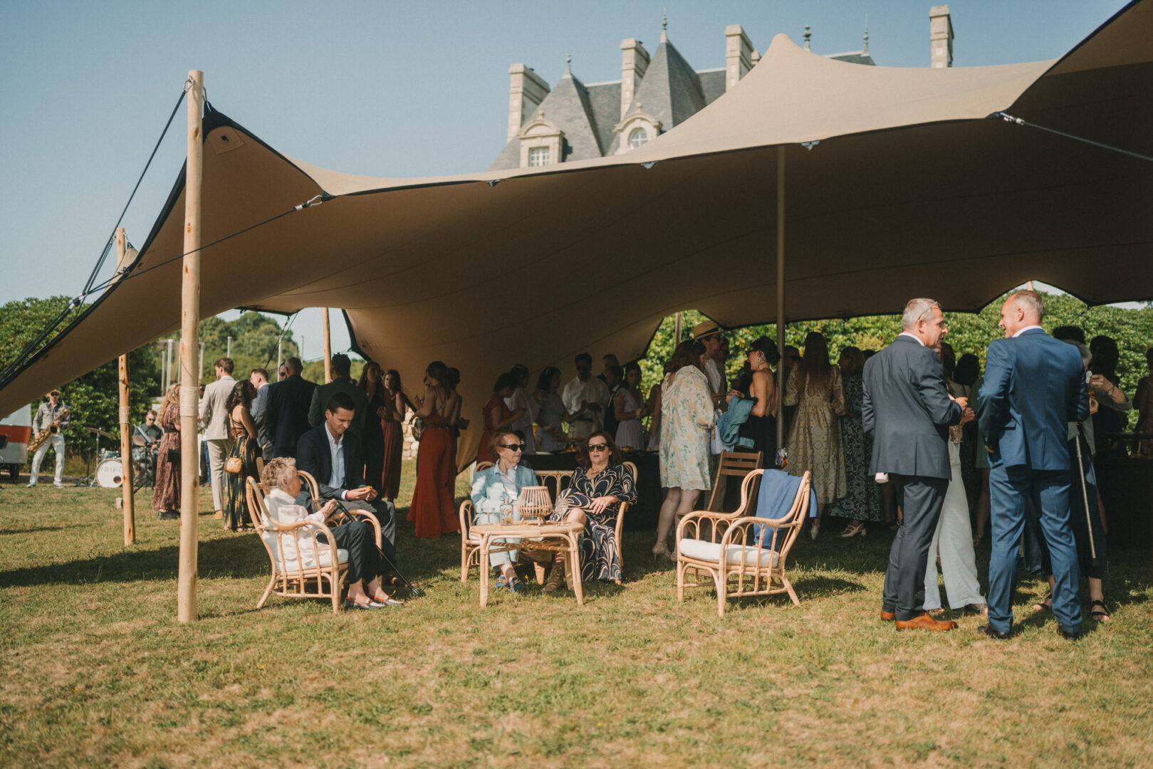 Photo de mariage de M&M au Château Les Garennes à Clohars-Fouesnant Bénodet par Antoine Borzeix 1088