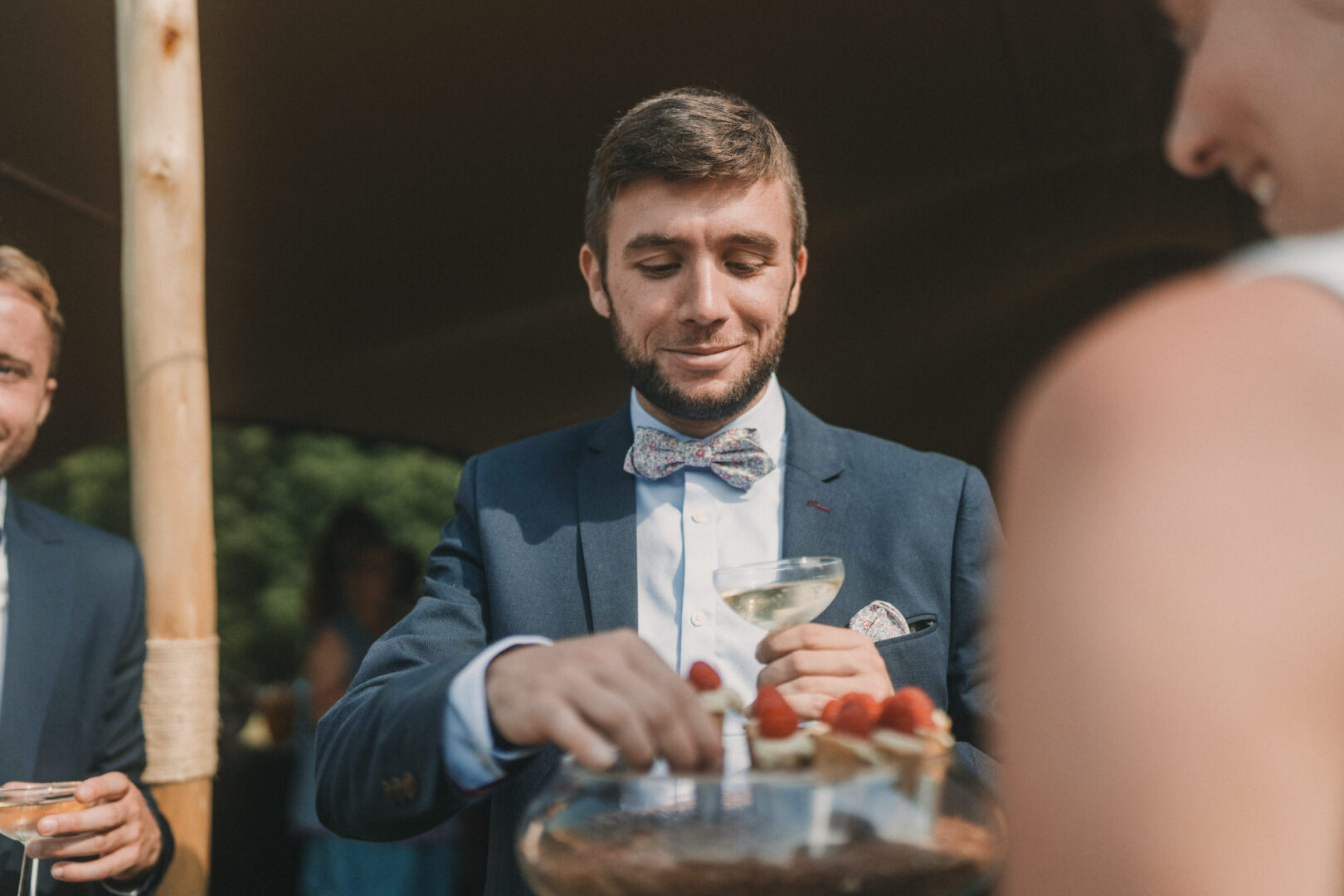 Photo de mariage de M&M au Château Les Garennes à Clohars-Fouesnant Bénodet par Antoine Borzeix 1125