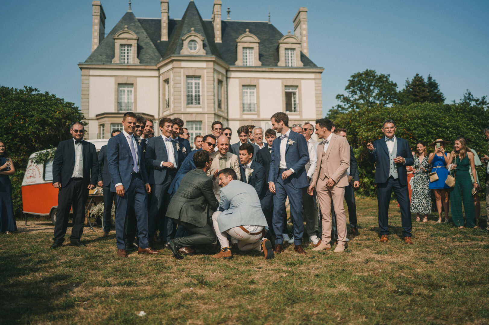 Photo de mariage de M&M au Château Les Garennes à Clohars-Fouesnant Bénodet par Antoine Borzeix 1177