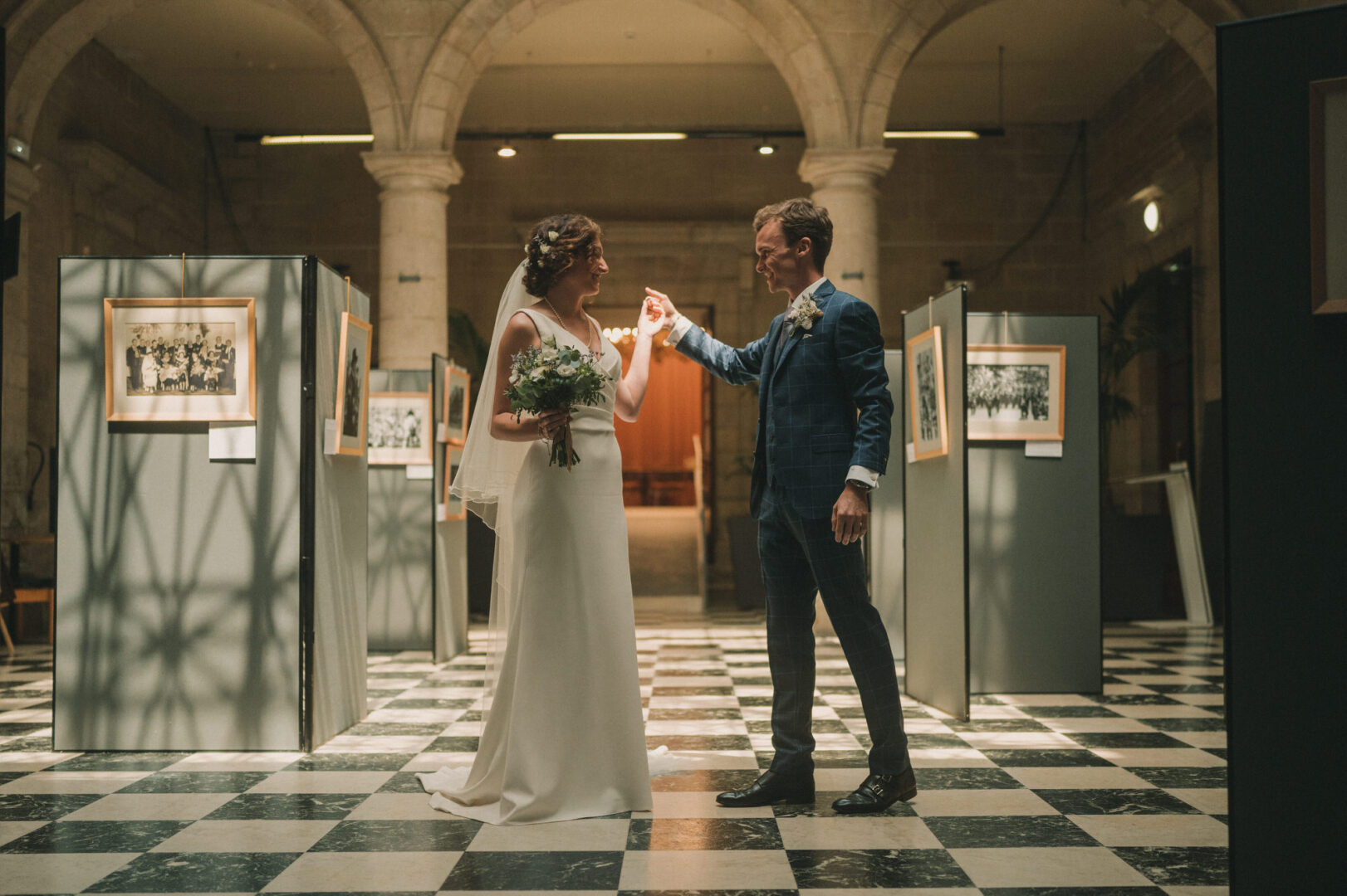 Photo de mariage de M&M au Château Les Garennes à Clohars-Fouesnant Bénodet par Antoine Borzeix 362