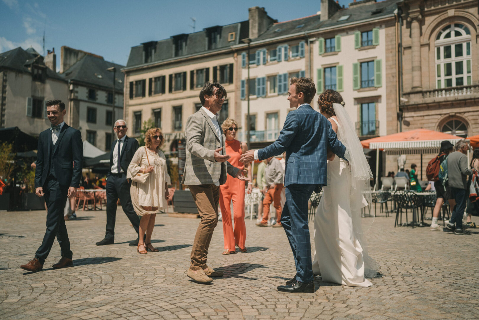 Photo de mariage de M&M au Château Les Garennes à Clohars-Fouesnant Bénodet par Antoine Borzeix 400