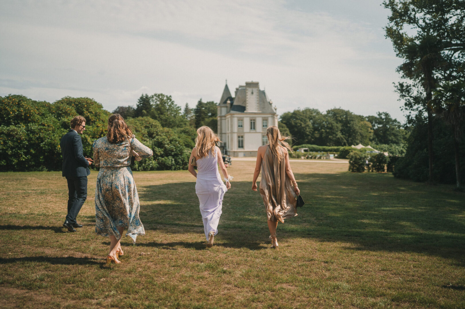 Photo de mariage de M&M au Château Les Garennes à Clohars-Fouesnant Bénodet par Antoine Borzeix 919