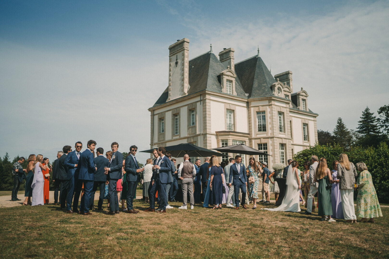 Photo de mariage de M&M au Château Les Garennes à Clohars-Fouesnant Bénodet par Antoine Borzeix 928