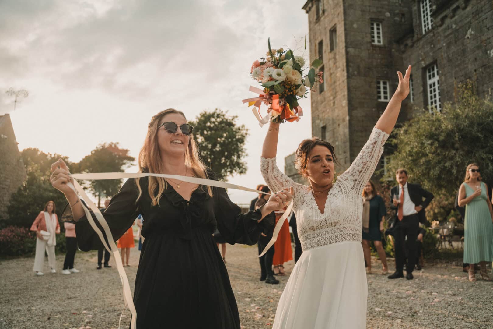 Photo de mariage de D&N au Manoir de Moëllien à Plounévez-Porzay par Antoine Borzeix-282