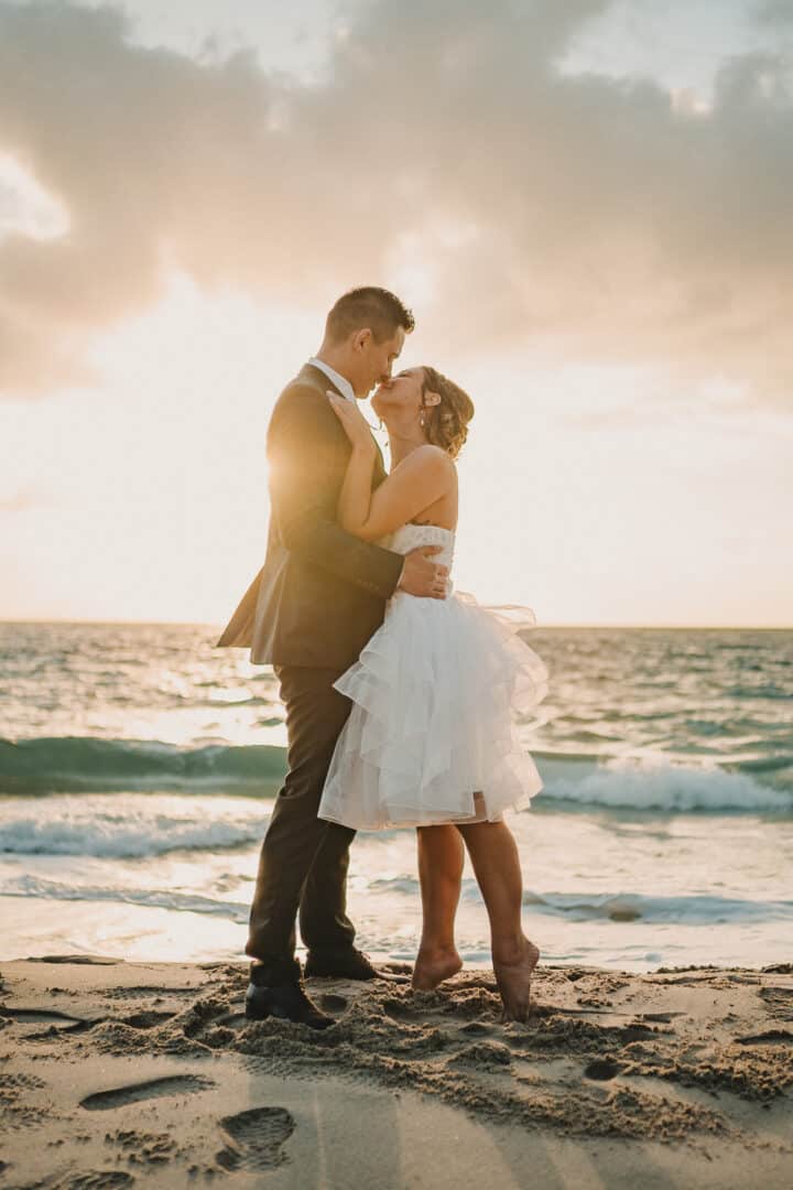 Séance photo de mariés sur la plage en Finistère par Antoine Borzeix-19