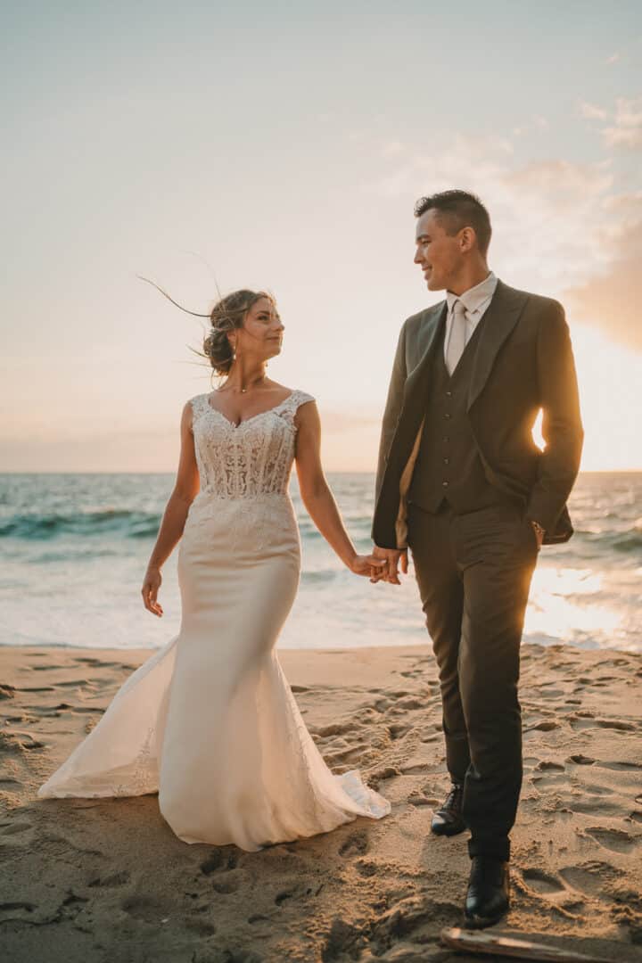 Séance photo de mariés sur la plage en Finistère par Antoine Borzeix-43