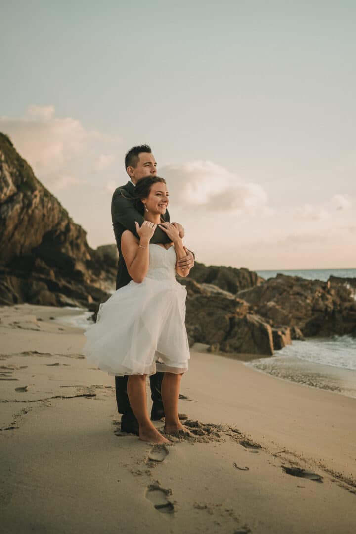 Séance photo de mariés sur la plage en Finistère par Antoine Borzeix-9