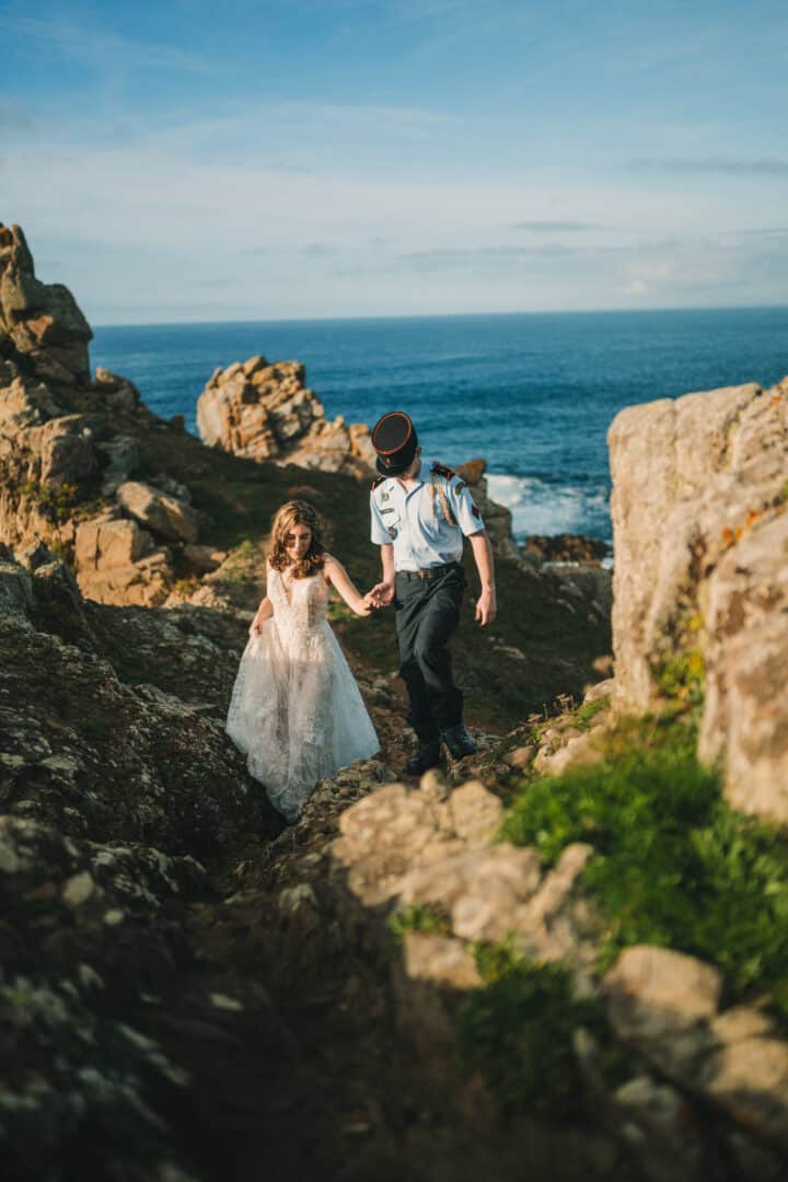 Photo de mariage de A&K au coucher du soleil en Bretagne par Antoine Borzeix-79