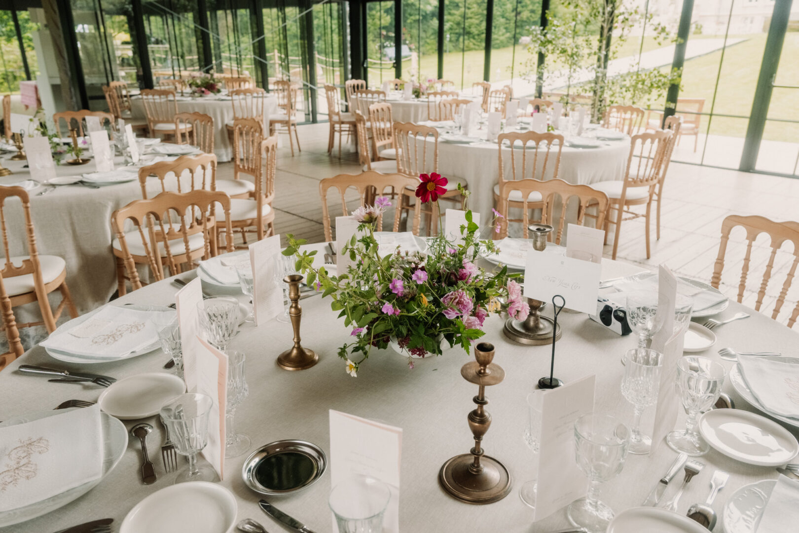 Décoration salle de mariage par Antoine Borzeix photographe de mariage à Quimper-44