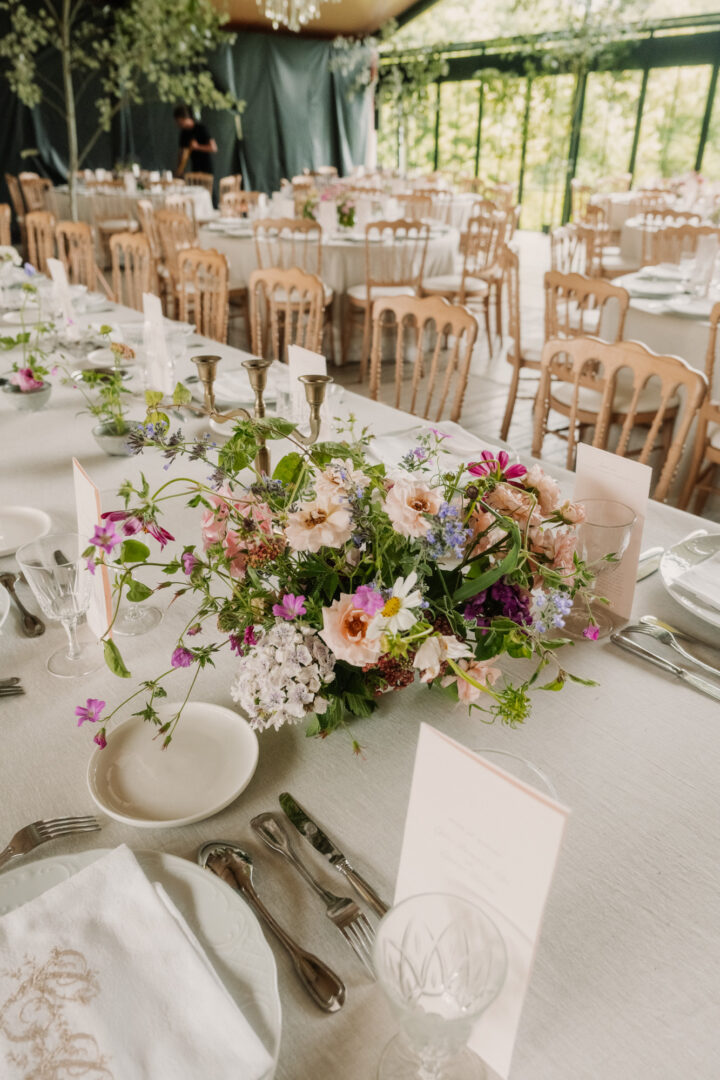 Décoration salle de mariage par Antoine Borzeix photographe de mariage à Quimper-45