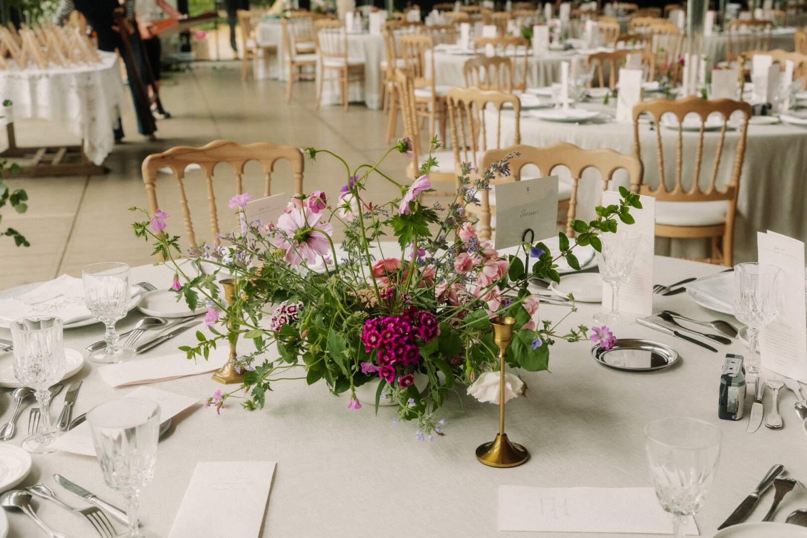 Décoration salle de mariage par Antoine Borzeix photographe de mariage à Quimper-48