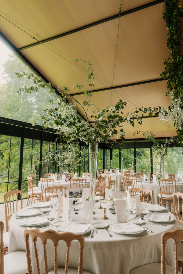 Décoration salle de mariage par Antoine Borzeix photographe de mariage à Quimper-54