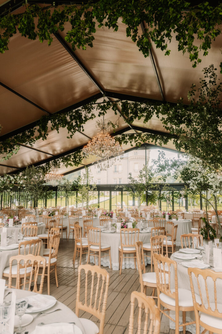 Décoration salle de mariage par Antoine Borzeix photographe de mariage à Quimper-57