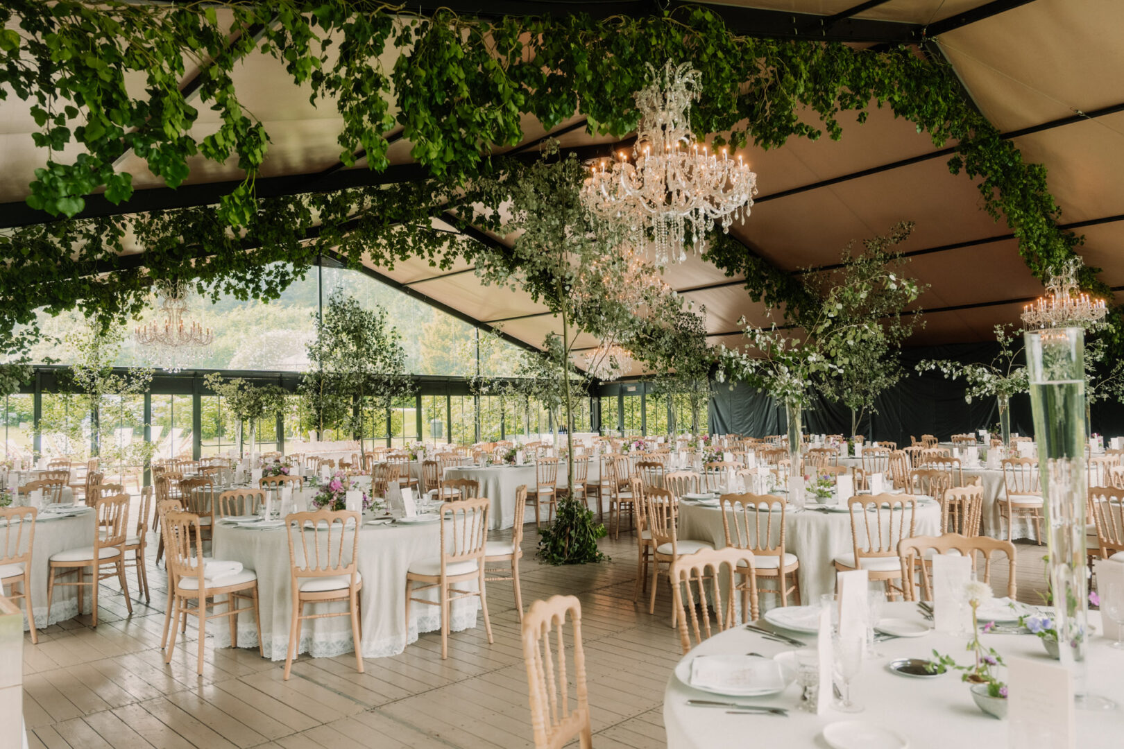 Décoration salle de mariage par Antoine Borzeix photographe de mariage à Quimper-60
