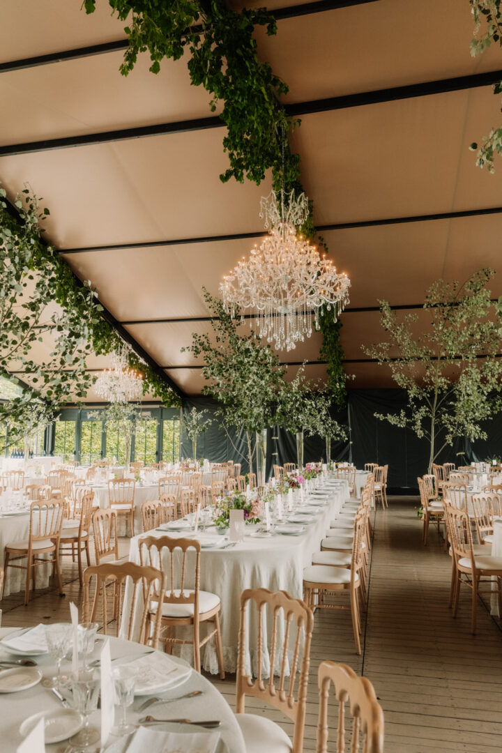 Décoration salle de mariage par Antoine Borzeix photographe de mariage à Quimper-61