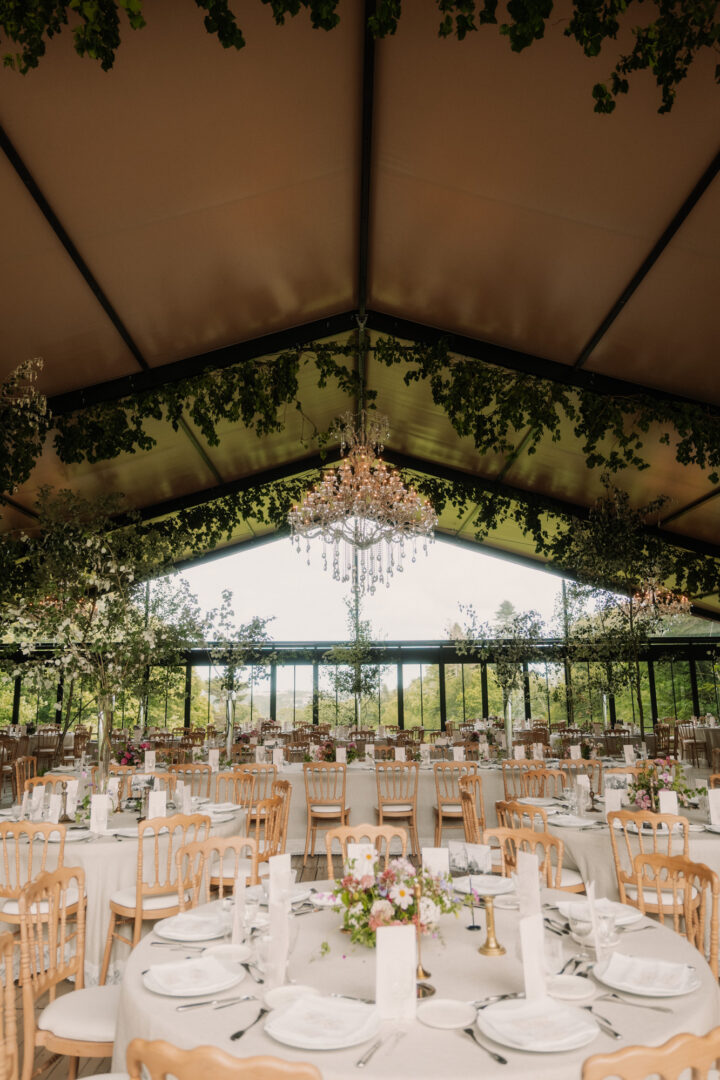 Décoration salle de mariage par Antoine Borzeix photographe de mariage à Quimper-69