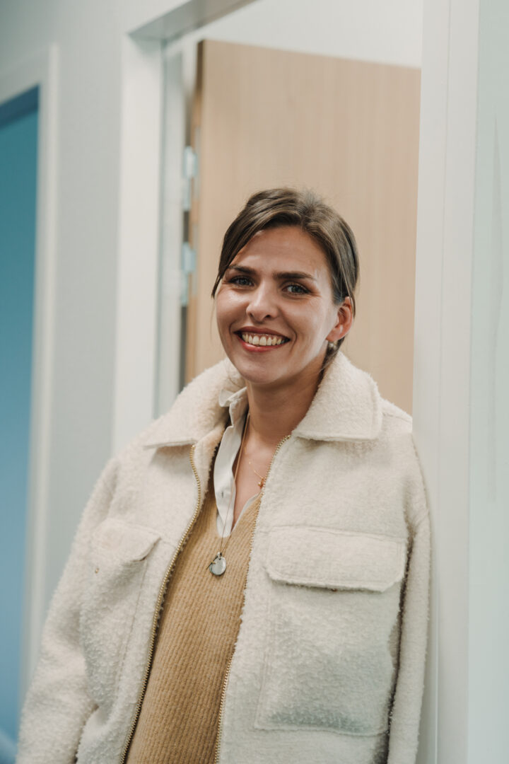 France Certification - Portraits collaborateurs par Antoine Borzeix photographe corporate Quimper-64