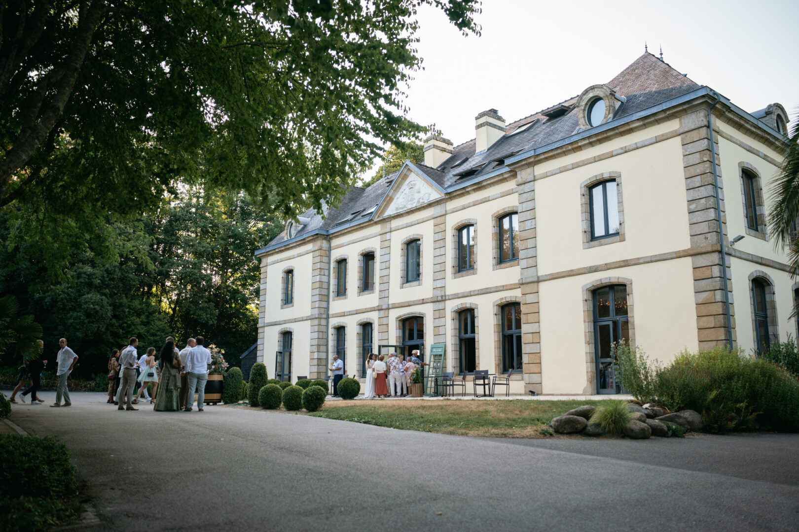 Photo de mariage de M&D au Manoir des Indes à Quimper par Antoine Borzeix-276