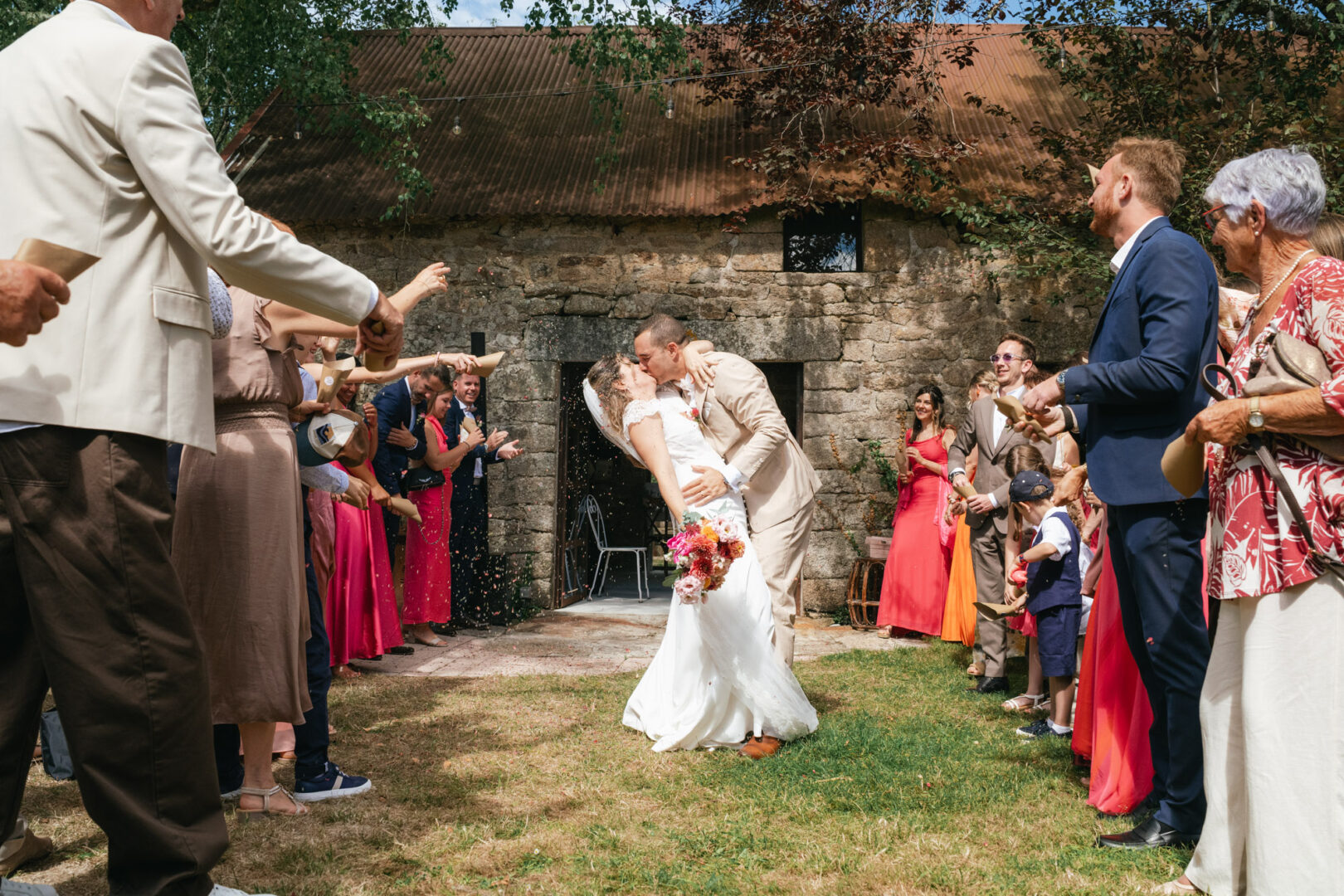 Photo de mariage de N&B au Domaine de Keriquel à Riec sur Belon par Antoine Borzeix-139