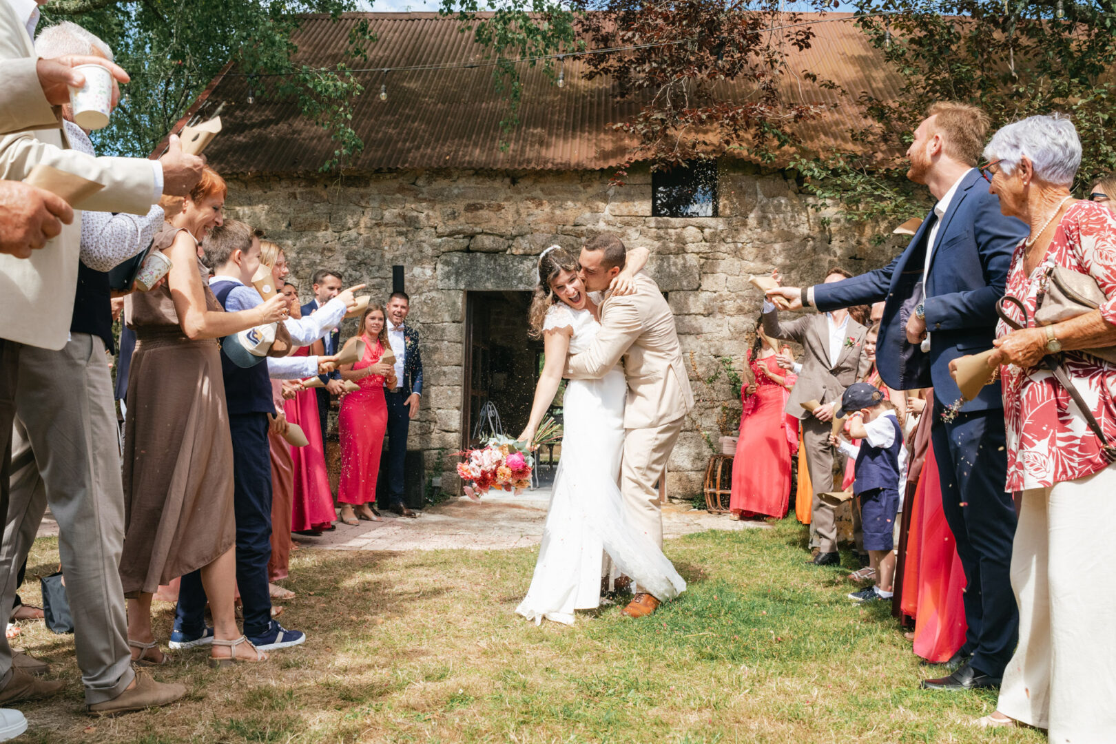 Photo de mariage de N&B au Domaine de Keriquel à Riec sur Belon par Antoine Borzeix-140
