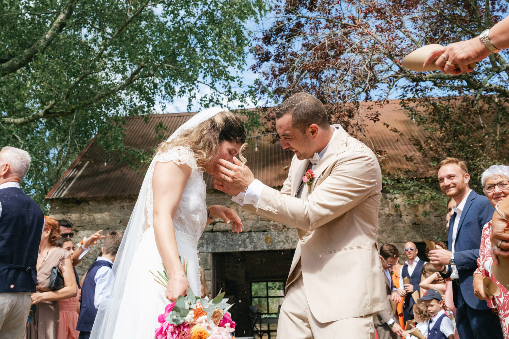 Photo de mariage de N&B au Domaine de Keriquel à Riec sur Belon par Antoine Borzeix-142