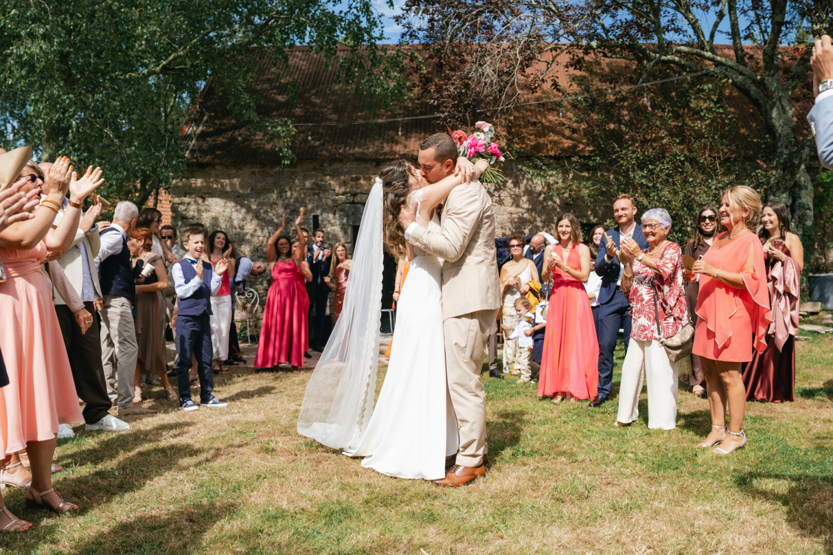 Photo de mariage de N&B au Domaine de Keriquel à Riec sur Belon par Antoine Borzeix-144