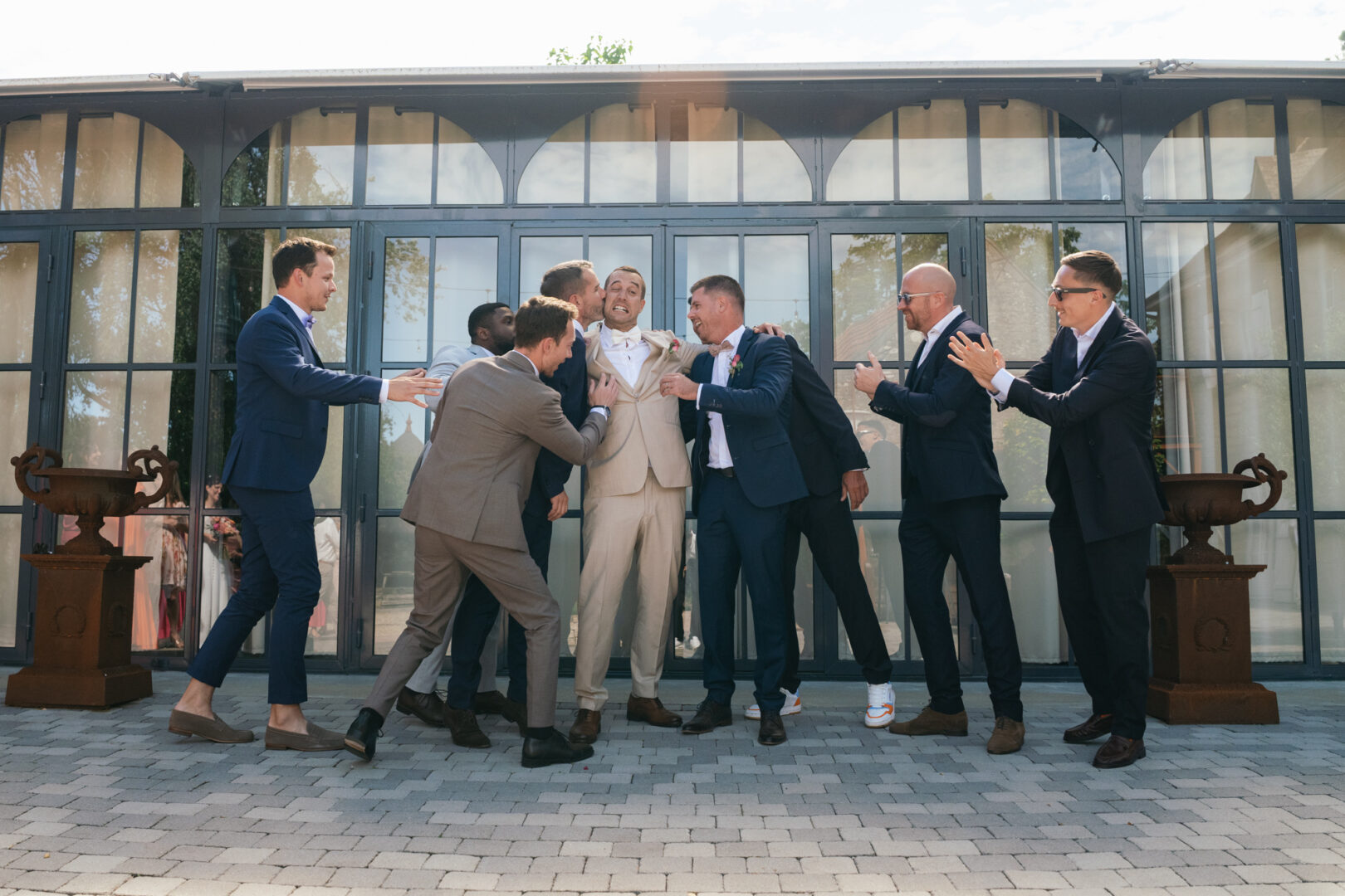 Photo de mariage de N&B au Domaine de Keriquel à Riec sur Belon par Antoine Borzeix-156