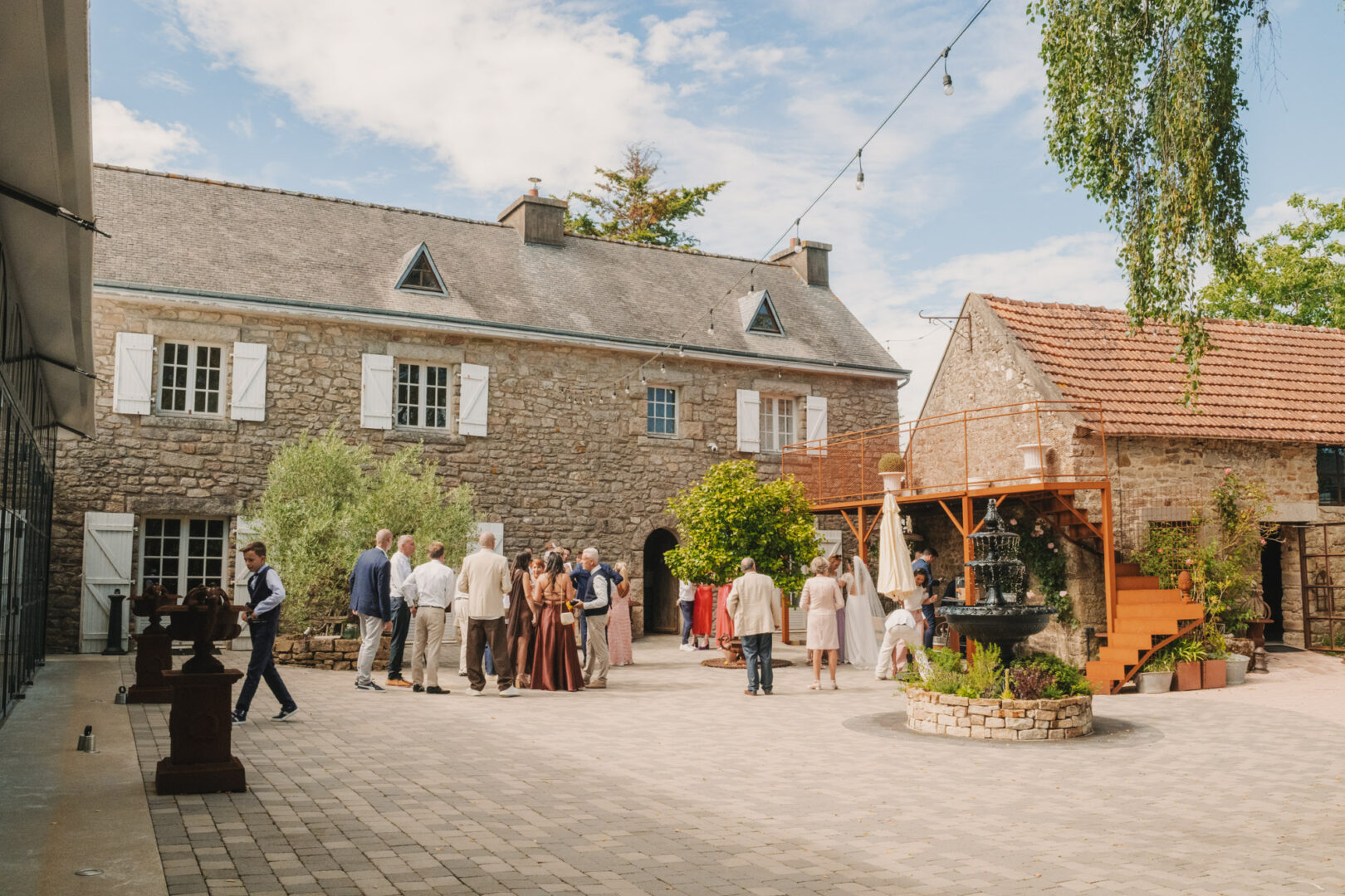 Photo de mariage de N&B au Domaine de Keriquel à Riec sur Belon par Antoine Borzeix-168