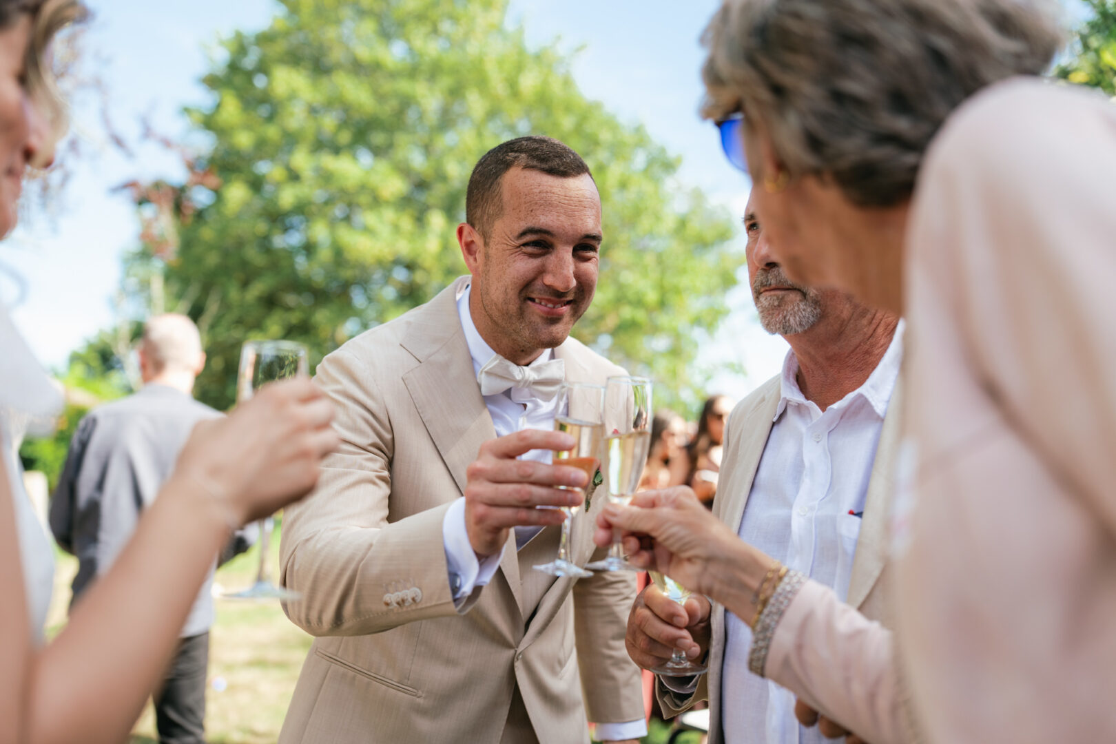 Photo de mariage de N&B au Domaine de Keriquel à Riec sur Belon par Antoine Borzeix-182