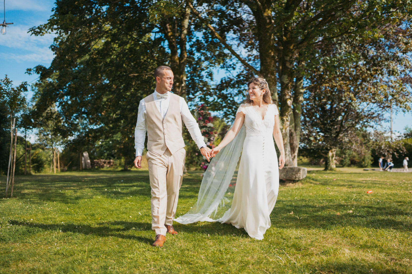 Photo de mariage de N&B au Domaine de Keriquel à Riec sur Belon par Antoine Borzeix-215