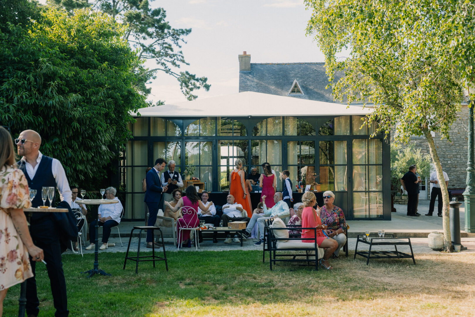 Photo de mariage de N&B au Domaine de Keriquel à Riec sur Belon par Antoine Borzeix-234