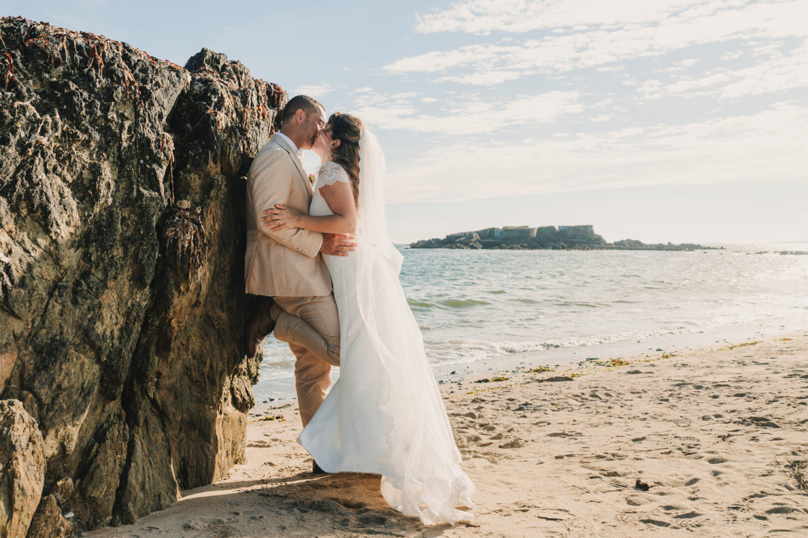Photo de mariage de N&B au Domaine de Keriquel à Riec sur Belon par Antoine Borzeix-246