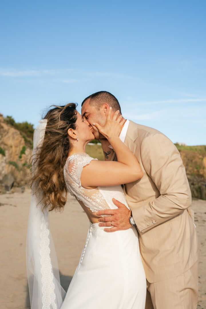 Photo de mariage de N&B au Domaine de Keriquel à Riec sur Belon par Antoine Borzeix-258