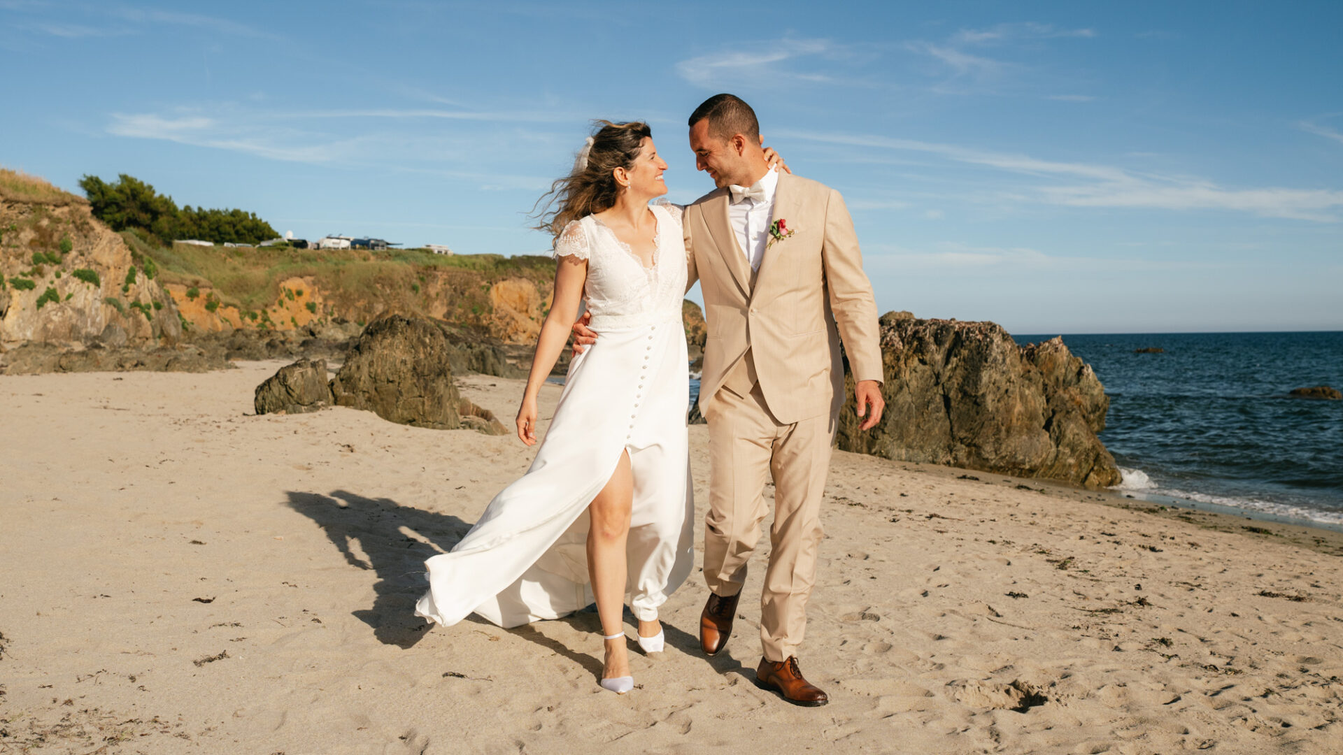 Photo de mariage de N&B au Domaine de Keriquel à Riec sur Belon par Antoine Borzeix-259