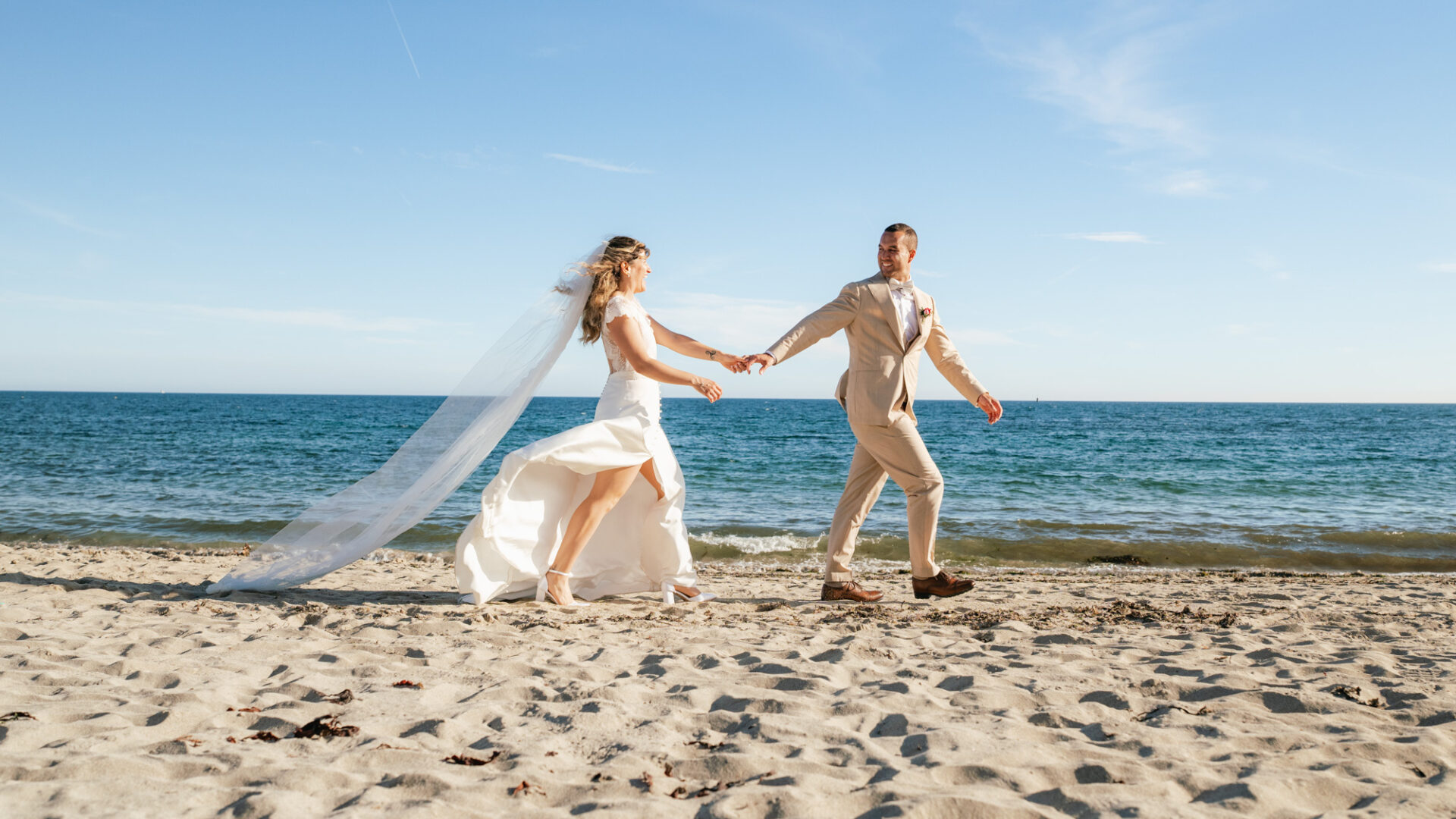 Photo de mariage de N&B au Domaine de Keriquel à Riec sur Belon par Antoine Borzeix-261
